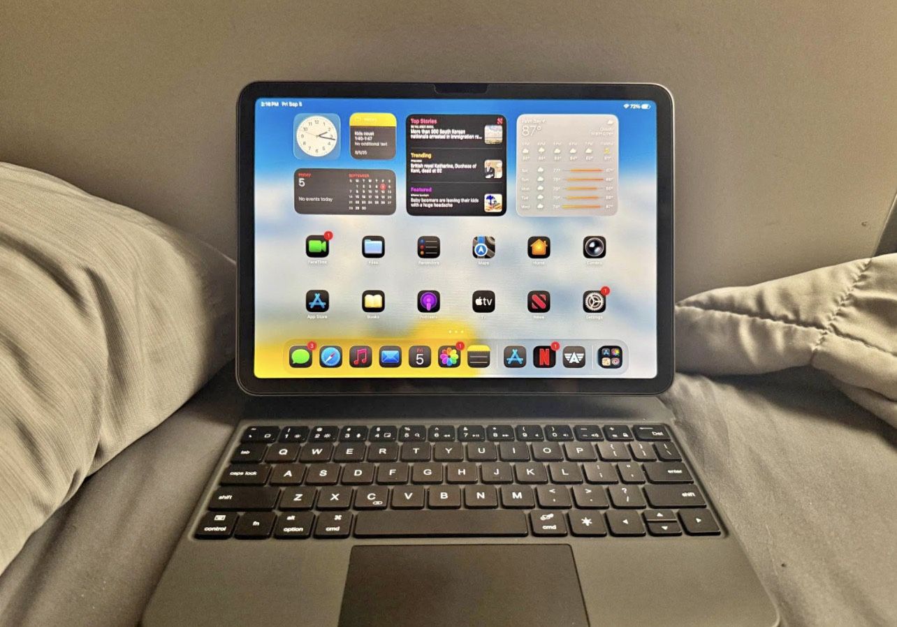 iPad air 11in m2 with keyboard case