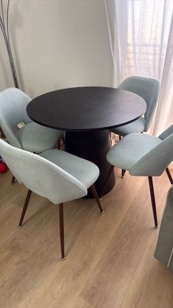 ✨  5-Piece Dining Set – Like New! ✨
