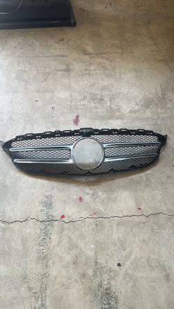 2016 Mercedes-Benz C 300 grill