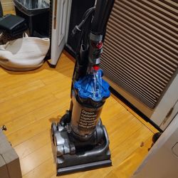Dyson DC33 Upright Multifloor Vaccum 