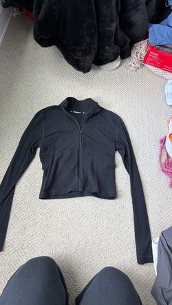 Aritzia TNA action Cropped Zip up