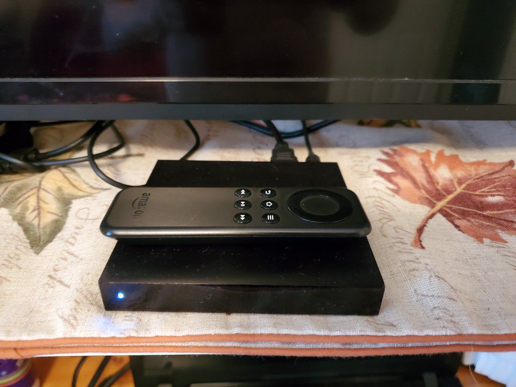 FIRE TV STREAMING DEVICE WITH REMOTE