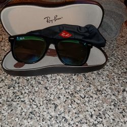 RayBan Sunglasses With Case And Cleaning Cloth