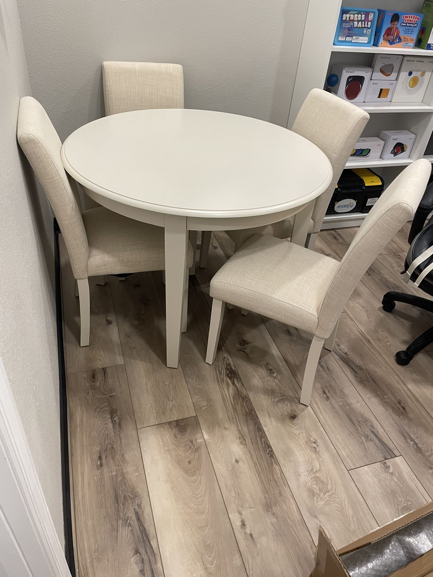 Kitchen Table and 4 Light Beige Chairs 