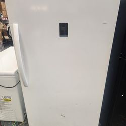 Insignia Upright Convertible Freezer Or Refrigerator 17.0 Cu Ft NS UZ17WHO