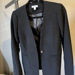 bar111 brand. Women blazer  XS  Black• Approx. 25-1/2" long • Notched lapel; front button closure • Shoulder padding • Besom pockets at front • Button