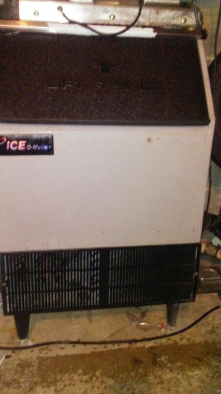 Ice maker