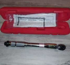 Pittsburgh 1/4 Square Drive Torque Wrench.  Torque Range 20-200"lbs