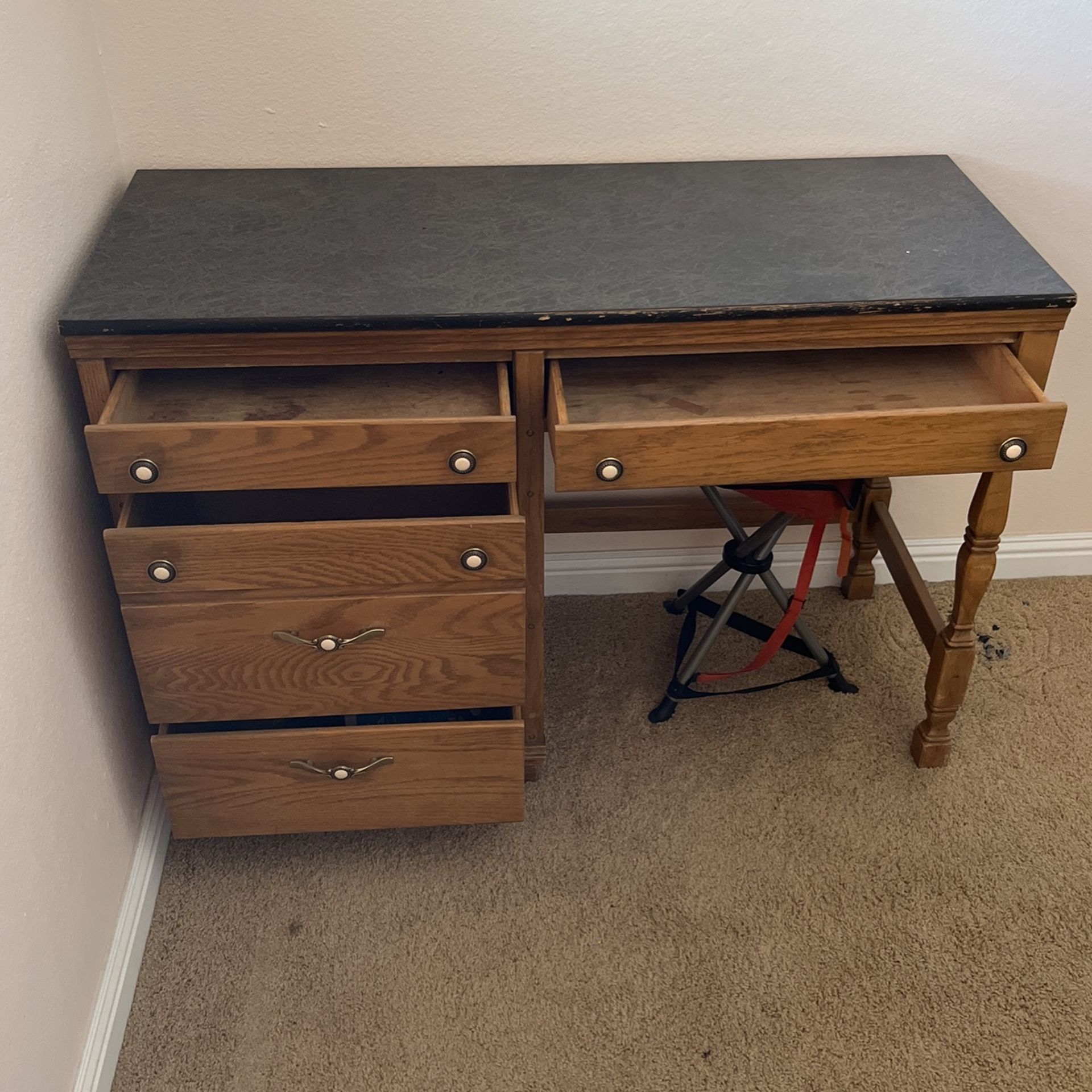 Small Desk for Sale in Mccarran, NV OfferUp