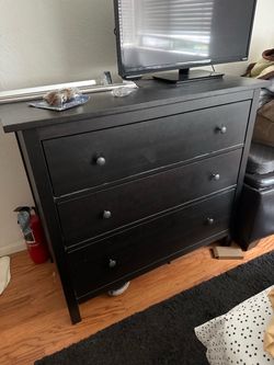 Black Wood 3-Drawer Dresser/ nightstand