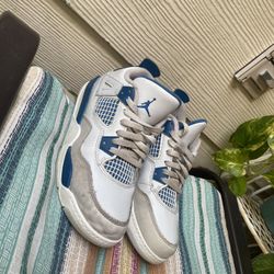 Retro Jordan 4s Size 2Y