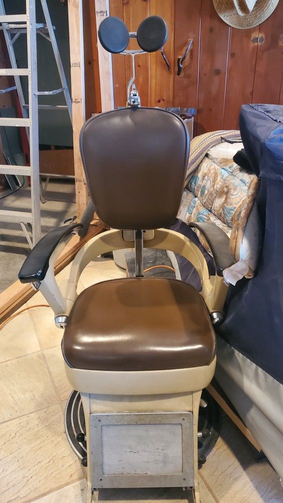 Ritter Motor Vintage Dentist Chair Model B