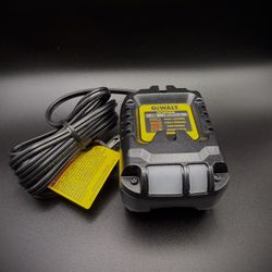 Dewalt Multi-Volt Charger 12V/20V Max Lithium Ion 2 Amp (DCB1102)