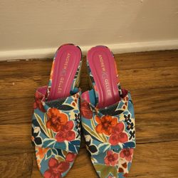 New Andrew Geller Size 8 Wedges