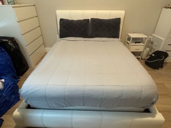 Full size bed