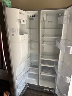 Excellent Whirlpool refrigerator, everything works