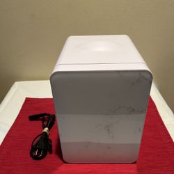 Personal Chiller Mini Fridge Small Space Cooler White Marble