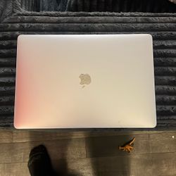 MacBook Pro 2018 Touch ID 16”