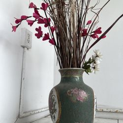 Flower Pot And Dry Flower Arrangement 