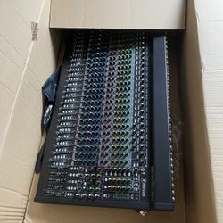 I Sale This New Mixer Mackie 32 Chanels 