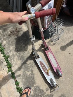 2 Razor scooters
