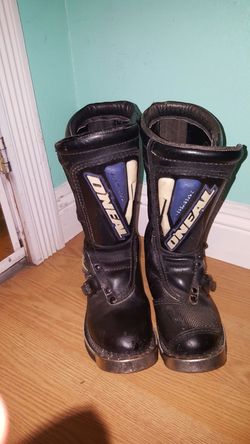 Oneil motocross boots..size 6 youth...some wear..but still good condition!