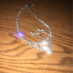 Women’s  Diamond Necklace And Earring Set 