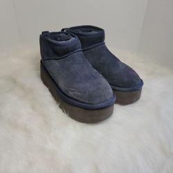 Ugg Classic Ultra Mini Platform Size 9