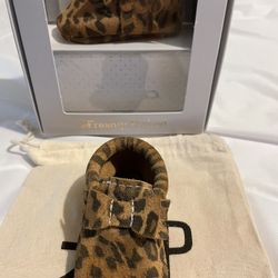 Freshly Picked Moccs Girl Size 1 