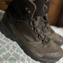 Salomon Size 9.5 Goretex