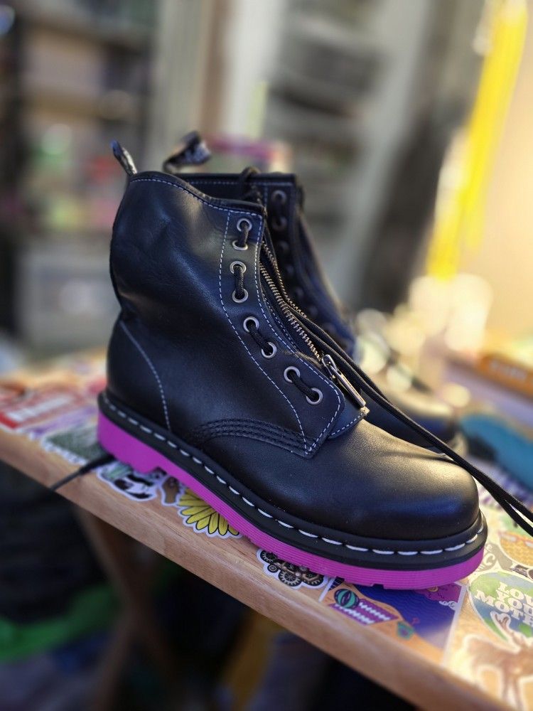 Women's Dr. Martens 1460 Pink Sole Wanama Leather Jungle Zip Boots Size 7