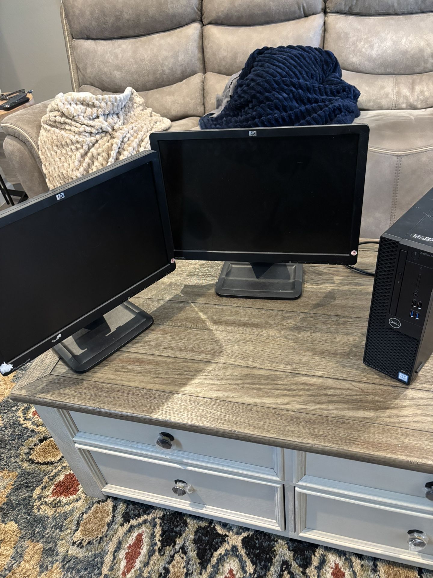 Dell Computer w/Windows 11 and dual monitors