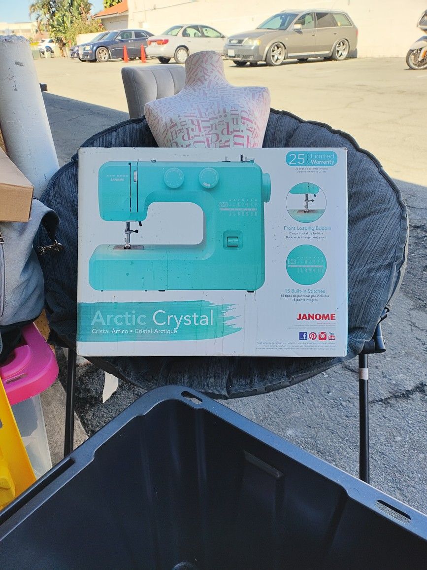 Sewing Machine, Used 2x To Hem, Moving To Denver Must Sell $100