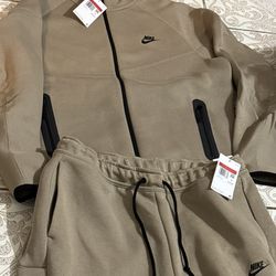 Nike Tech Suit Size Large