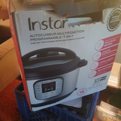Instapot never used 6 qrt