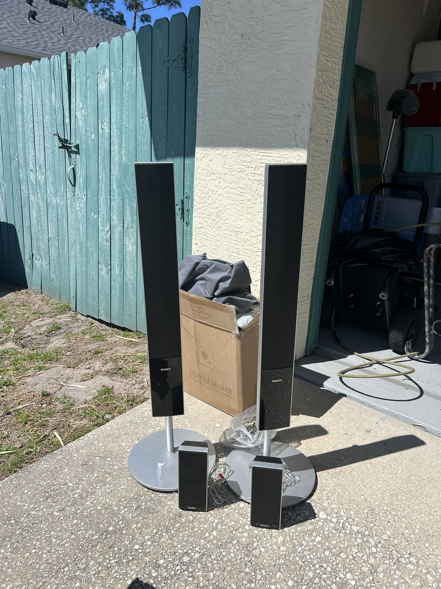 Tower Speakers 