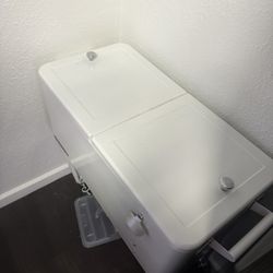 Insulated Beverage Cooler On Wheels
