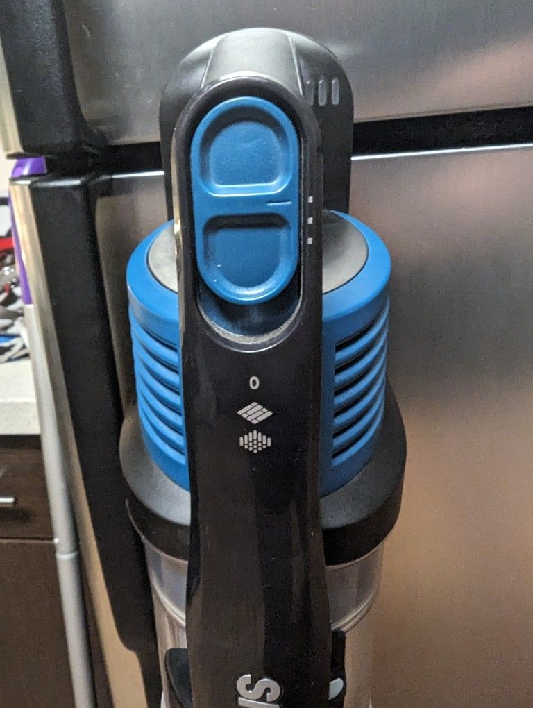 Shark Cordless Vacuum (Model IZ140) for Sale in Seattle, WA OfferUp