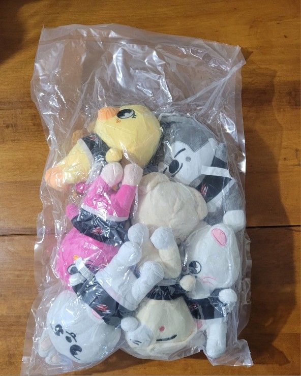 Stray Kids Skzoo Plush 8 Pieces 8 Inches Each. BRAND NEW