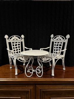 Cast Iron Table and (4) Chairs ((Doll Sized))
