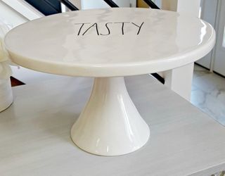 RAE DUNN  “TASTY” Cake Stand – NIB