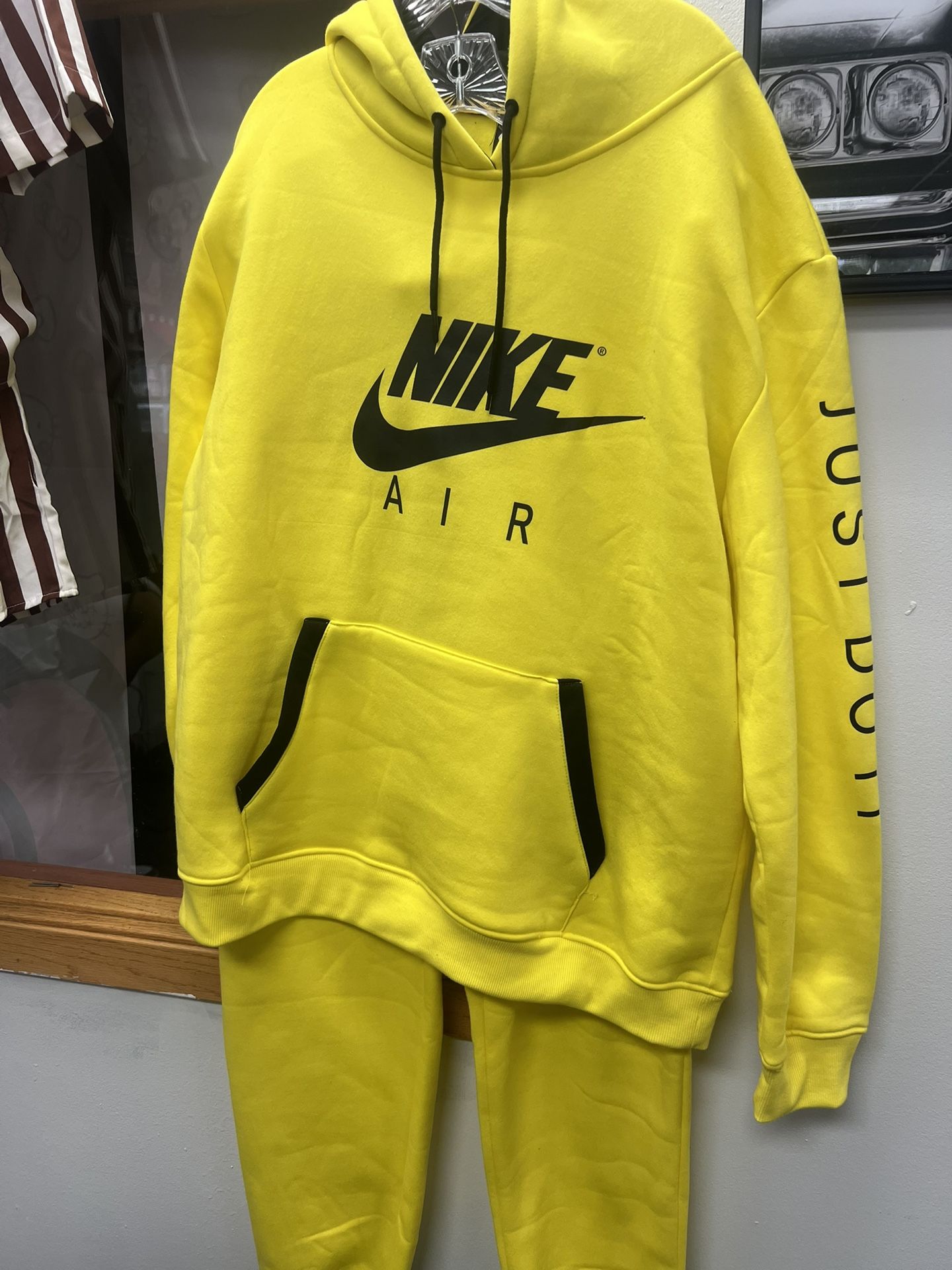 Men’s Nike tech jogger 