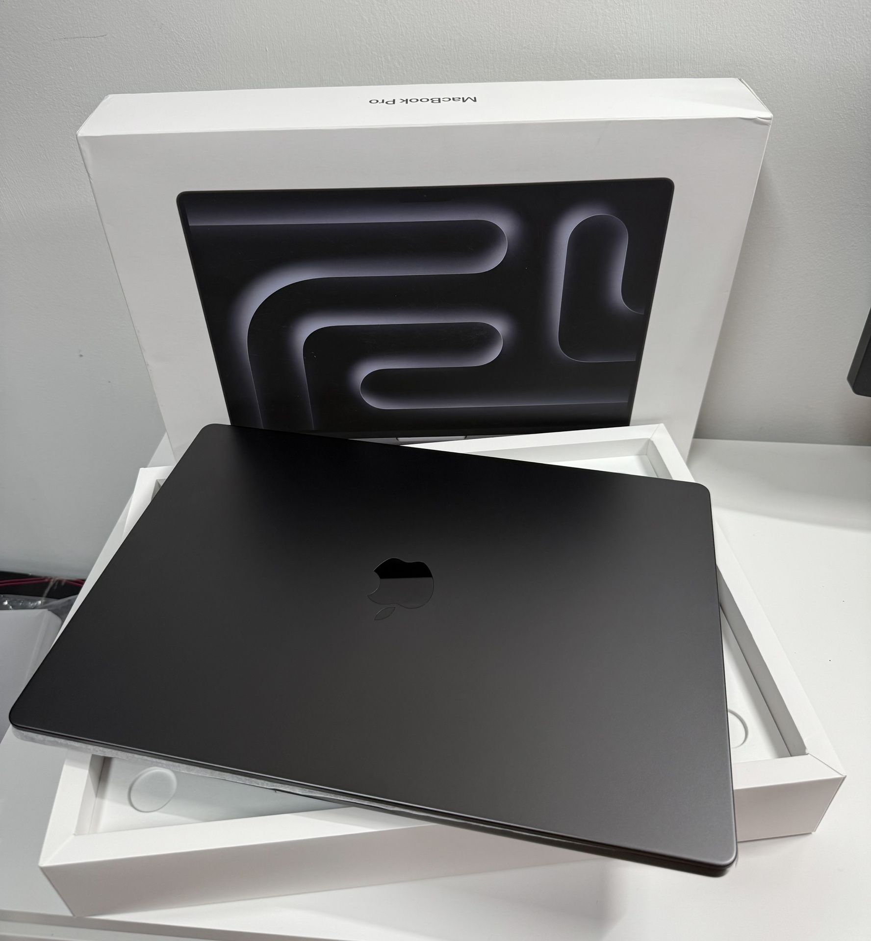 MacBook Pro 16 M4 pro 48Gb 512Gb 85 Cycles