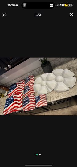 Mixed Lot Of Fourth Of July Serving Platters, Plates, And Napkins