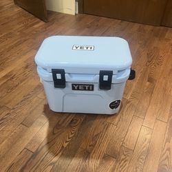 YETI Roadie 15 Hard Cooler with DoubleDuty Shoulder Strap