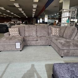 2pc Sectional with Chaise