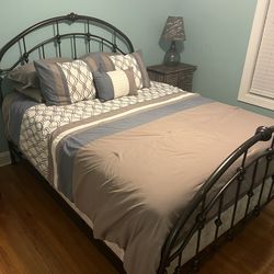 Queen Metal Bed With Comforter set