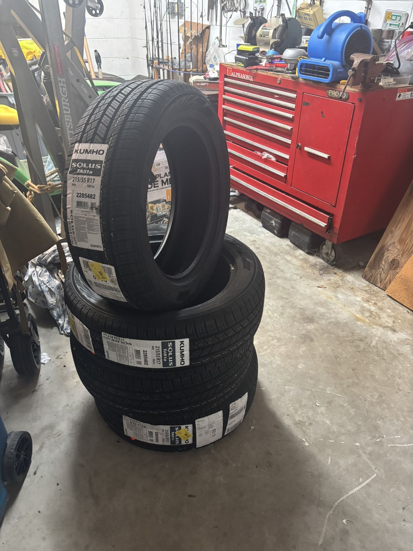 215/55/17 Brand New Kumhos Set Of 4