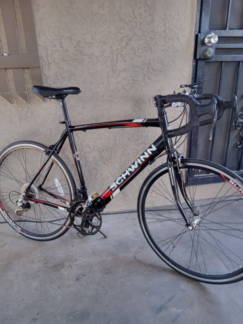 Nice Bike SCHWINN PHOCUS TIRES SIZE 700C FRAME SIZE LARGER