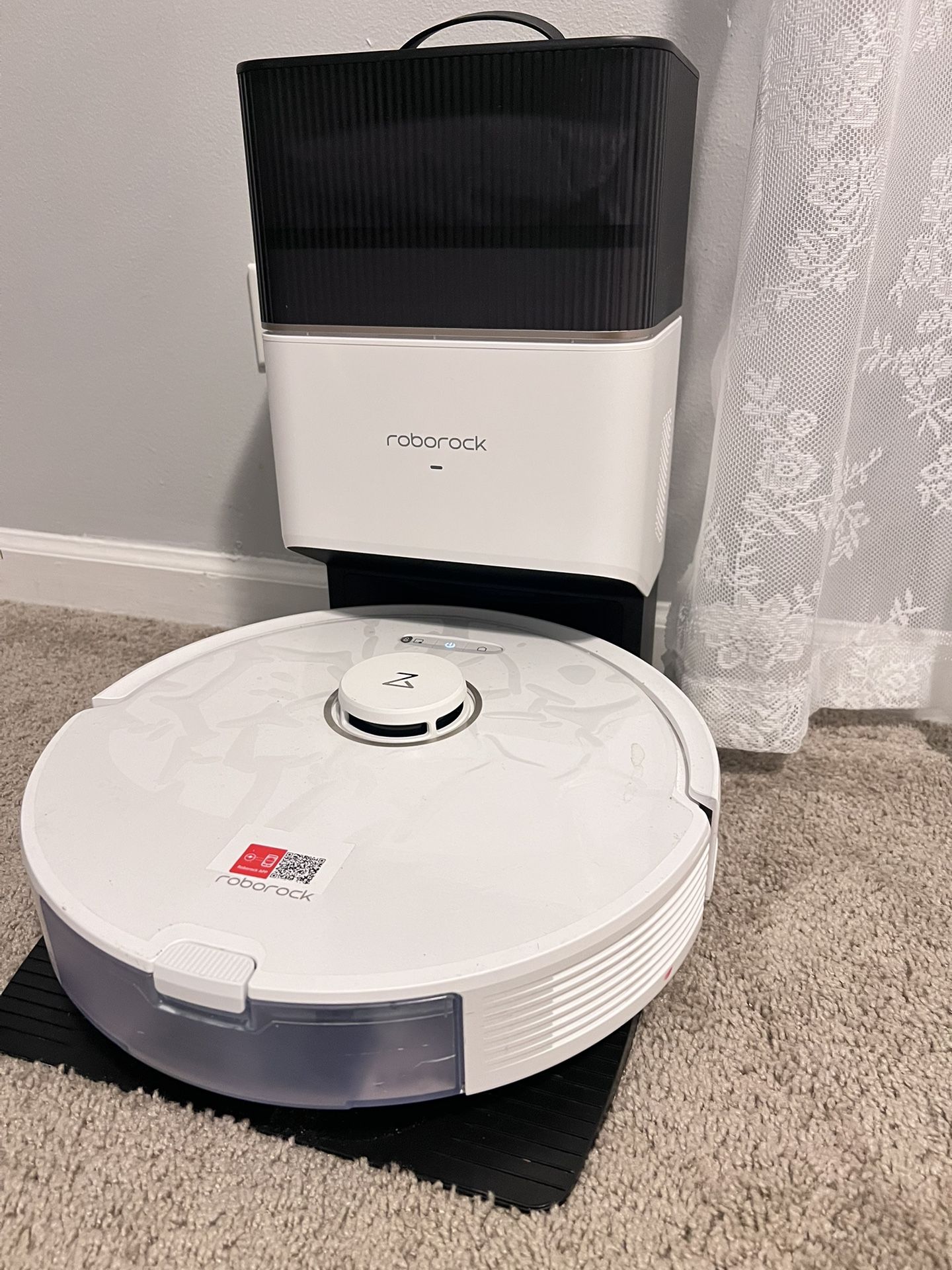 roborock Q8 Max+ Robot Vacuum and Mop, Self-Emptying, Hands-Free Cleaning for up to 7 Weeks